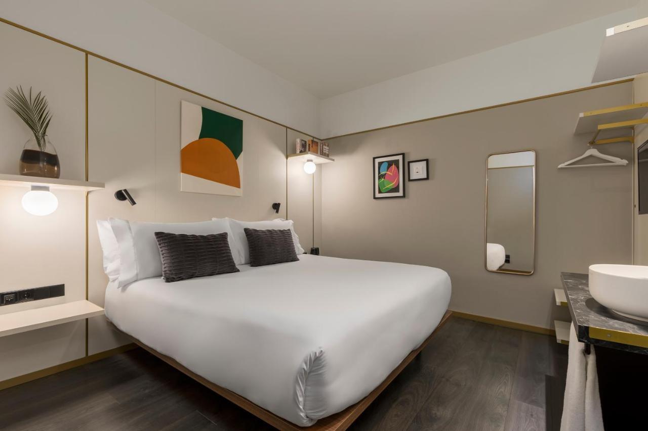 Habitación con cama grande